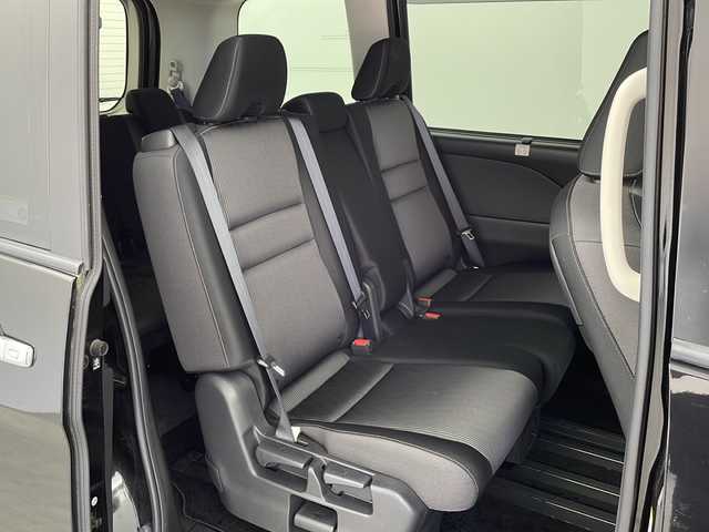 日産 セレナ ハイウェイスター V 群馬県 2021(令3)年 5.7万km ダイヤモンドブラック 純正10型ナビ　純正11型後席モニター　全周囲カメラ　衝突被害軽減ブレーキ　BSM　プロパイロット　アダプティブクルーズコントロール　両側電動スライドドア　純正ETC 純正ドライブレコーダー　禁煙車