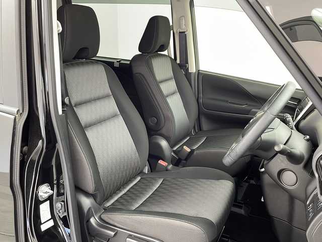 日産 セレナ ハイウェイスター V 群馬県 2021(令3)年 5.7万km ダイヤモンドブラック 純正10型ナビ　純正11型後席モニター　全周囲カメラ　衝突被害軽減ブレーキ　BSM　プロパイロット　アダプティブクルーズコントロール　両側電動スライドドア　純正ETC 純正ドライブレコーダー　禁煙車