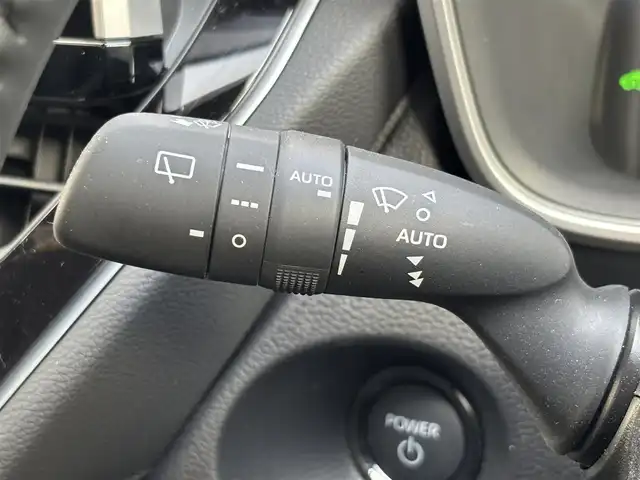 トヨタ カローラ クロス 宮城県 2025(令7)年 0.2万km マッシブグレー 登録時走行距離1896km/純正オーディオディスプレイ【ナビ付】/サンルーフ/シートヒーター【D席＋N席】/Pアシスト/追従式クルーズコントロール/パワーバックドア/革巻きステアリング/ビルトインETC/３６０°カメラ/室内灯LED