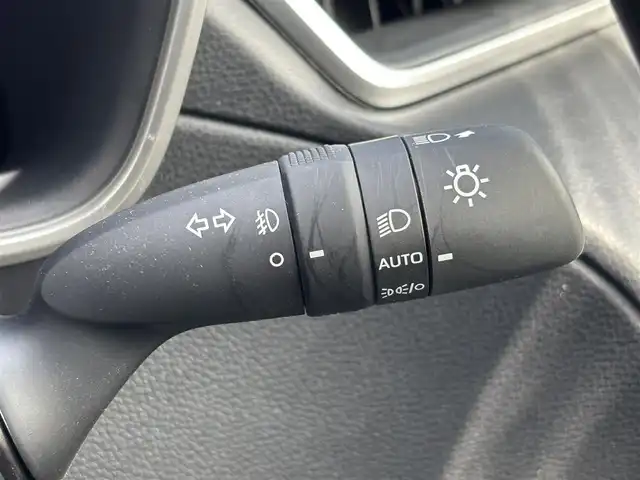 トヨタ カローラ クロス 宮城県 2025(令7)年 0.2万km マッシブグレー 登録時走行距離1896km/純正オーディオディスプレイ【ナビ付】/サンルーフ/シートヒーター【D席＋N席】/Pアシスト/追従式クルーズコントロール/パワーバックドア/革巻きステアリング/ビルトインETC/３６０°カメラ/室内灯LED