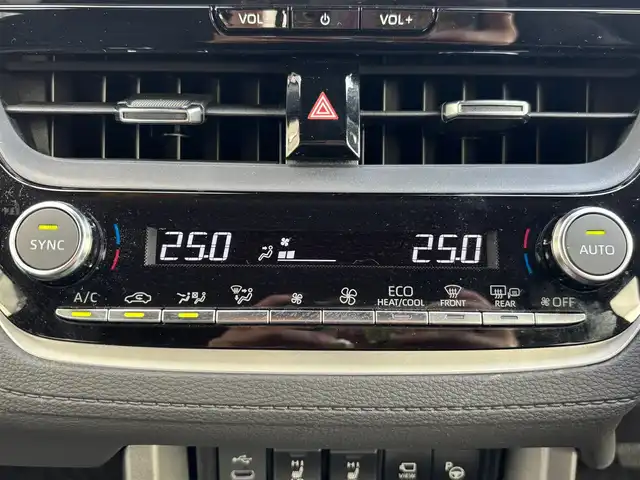 トヨタ カローラ クロス 宮城県 2025(令7)年 0.2万km マッシブグレー 登録時走行距離1896km/純正オーディオディスプレイ【ナビ付】/サンルーフ/シートヒーター【D席＋N席】/Pアシスト/追従式クルーズコントロール/パワーバックドア/革巻きステアリング/ビルトインETC/３６０°カメラ/室内灯LED