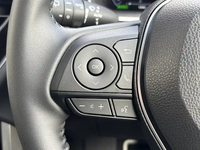 トヨタ カローラ クロス 宮城県 2025(令7)年 0.2万km マッシブグレー 登録時走行距離1896km/純正オーディオディスプレイ【ナビ付】/サンルーフ/シートヒーター【D席＋N席】/Pアシスト/追従式クルーズコントロール/パワーバックドア/革巻きステアリング/ビルトインETC/３６０°カメラ/室内灯LED