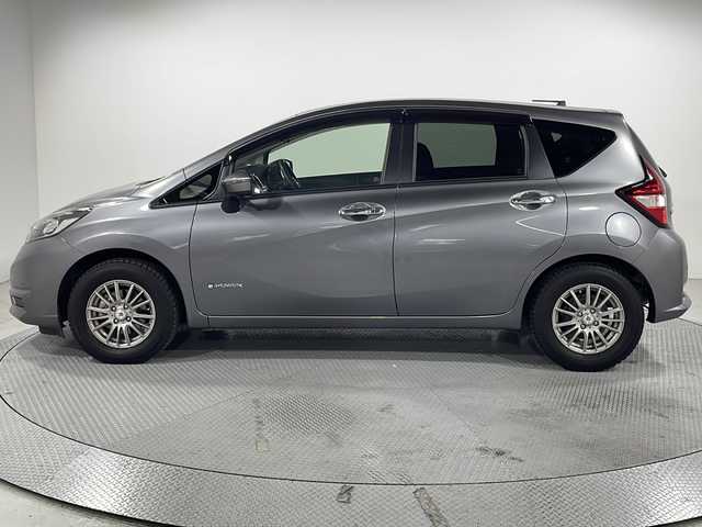 日産 ノート 広島県 2020(令2)年 2.3万km ダークメタルグレー 禁煙/純正ナビ/・Bluetooth接続/・CD/DVD再生機能/・フルセグテレビ/アラウンドビューモニター/デジタルインナーミラー/前後コーナーセンサー/衝突軽減ブレーキ/オートマティックハイビーム/ＬＥＤヘッドライト/誤発進抑制機能/レーンキープアシスト
