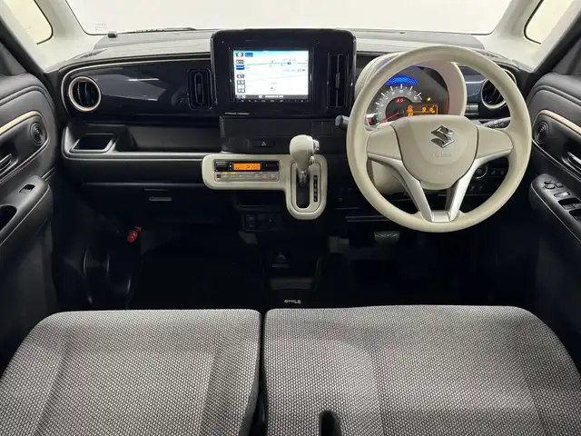 スズキ ワゴンＲ スマイル HYBRID X 三重県 2022(令4)年 1万km インディゴブルーメタリック/ホワイト2トーン マイルドハイブリッド/FF/インパネCVT/純正 8インチナビ CN-RZ843/（FM/AM/SD/iPod/TV/USB/Bluetooth/MEMORY MUSIC/CD/DVD/VTR）/バックカメラ/両側パワースライドドア/安全/・デュアルカメラブレーキサポート/・車線逸脱警報機能/・ふらつき警報/・リヤパーキングセンサー/・誤発進抑制機能/・後方誤発進抑制機能/・後退時ブレーキアシスト/装備/・シートヒーター（D）/・オートエアコン/・オートライト/・ハイビームアシスト/・プッシュスタート/・充電用USBジャック（type-A x2）/・ベンチシート/・2トーンボディカラー『インディゴブルーメタリック／ホワイト2トーン［EDS］』/・純正ホイールキャップ（14インチスチールホイール）/・保/取/・スマートキーx2/など