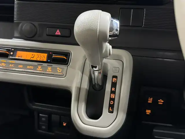 スズキ ワゴンＲ スマイル HYBRID X 三重県 2022(令4)年 1万km インディゴブルーメタリック/ホワイト2トーン マイルドハイブリッド/FF/インパネCVT/純正 8インチナビ CN-RZ843/（FM/AM/SD/iPod/TV/USB/Bluetooth/MEMORY MUSIC/CD/DVD/VTR）/バックカメラ/両側パワースライドドア/安全/・デュアルカメラブレーキサポート/・車線逸脱警報機能/・ふらつき警報/・リヤパーキングセンサー/・誤発進抑制機能/・後方誤発進抑制機能/・後退時ブレーキアシスト/装備/・シートヒーター（D）/・オートエアコン/・オートライト/・ハイビームアシスト/・プッシュスタート/・充電用USBジャック（type-A x2）/・ベンチシート/・2トーンボディカラー『インディゴブルーメタリック／ホワイト2トーン［EDS］』/・純正ホイールキャップ（14インチスチールホイール）/・保/取/・スマートキーx2/など