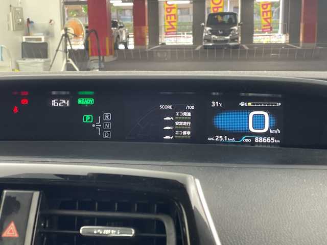 トヨタ プリウス Sツーリングセレクション 愛知県 2019(令1)年 8.9万km ブルーM 禁煙車/純正7インチナビ/（CD/DVD/AM/FM/フルセグTV/Bluetooth）/バックカメラ/トヨタセーフティセンス/・プリクラッシュセーフティ/・レーダークルーズコントロール/・レーンディパーチャーアラート/・オートマチックハイビーム/・誤発進抑制機能/・ふらつき警報/ETC/ドライブレコーダー/シートヒーター/LEDヘッドライト/スマートキー/プッシュスタート/フロアマット/17インチアルミホイール