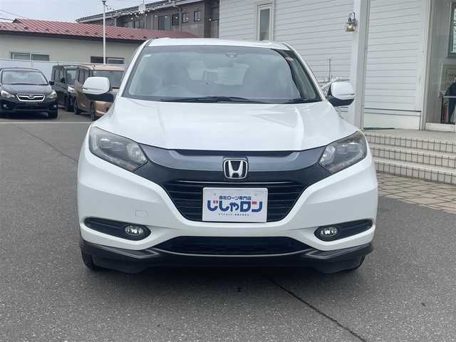 ホンダ ヴェゼル ハイブリッド 秋田県 2015(平27)年 9.5万km ホワイトオーキッドパール (株)IDOMが運営する【じしゃロン 秋田店】の自社ローン専用車両になります。こちらは現金またはオートローンご利用時の価格です。自社ローンご希望の方は別途その旨お申付け下さい////////メモリナビ/フルセグテレビ/バックカメラ/ウィンカーミラー/クルーズコントロール/ドアバイザー/プッシュスタート/ETC/スマートキー/パドルシフト/シートヒーター