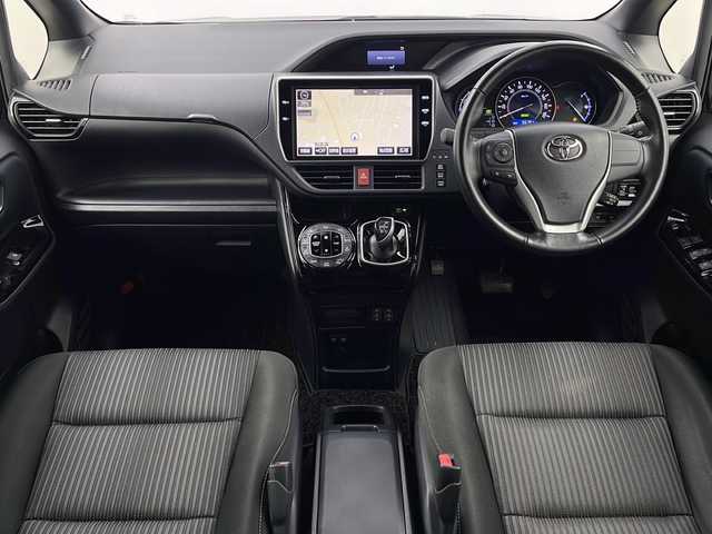 トヨタ ヴォクシー ハイブリッド ZS 栃木県 2017(平29)年 5.6万km ボルドーマイカメタリック 純正10インチナビ/・AM/FM/CD/DVD/SD/BT/フルセグTV/社外フリップダウンモニター/トヨタセーフティセンス/・衝突被害軽減ブレーキ/・レーンキープアシスト/・クルーズコントロール/・先行車発進告知/・オートハイビーム/バックカメラ/両側電動スライドドア/ビルトインETC/オートライト/LEDヘッドライト/フォグランプ/純正フロアマット/保証書/取扱説明書