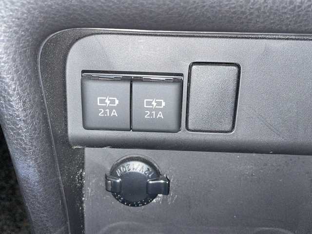 トヨタ ヴォクシー ハイブリッド ZS 栃木県 2017(平29)年 5.6万km ボルドーマイカメタリック 純正10インチナビ/・AM/FM/CD/DVD/SD/BT/フルセグTV/社外フリップダウンモニター/トヨタセーフティセンス/・衝突被害軽減ブレーキ/・レーンキープアシスト/・クルーズコントロール/・先行車発進告知/・オートハイビーム/バックカメラ/両側電動スライドドア/ビルトインETC/オートライト/LEDヘッドライト/フォグランプ/純正フロアマット/保証書/取扱説明書