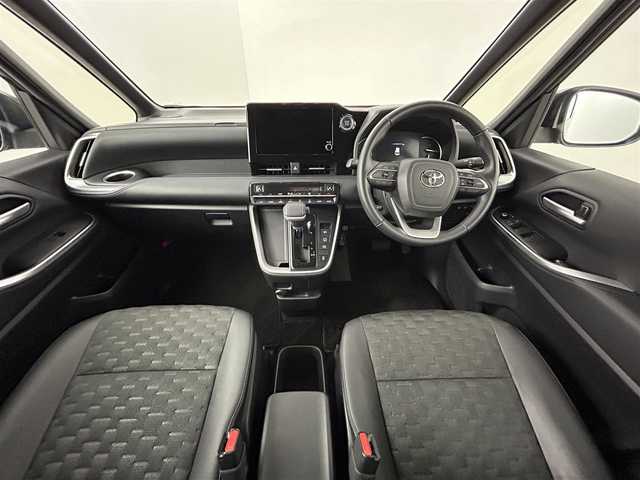 トヨタ ヴォクシー S－Z 道央・札幌 2022(令4)年 4万km アティチュードブラックマイカ ・４WD/・寒冷地仕様/・コネクティッドナビ対応８インチHDディスプレイオーディオ/　USB/BT/Miracast/AppleCarplay/AndroidAuto/・前後ドラレコ（NX-DR-W22 NEXTEC）/・ETC/・バックカメラ/・MTモード付AT/・レーダークルーズコントロール/・両側パワースライドドア/・横滑り防止装置/・前後コーナーセンサー/・レーンキープアシスト/・プリクラッシュセーフティ/・ブレーキホールド/・オートマチックハイビーム/・オートライト/・LEDヘッドライト/・車線逸脱警報/・薄暮灯/・プッシュスタート　/・スマートキー/・ステアリングスイッチ/・２列目サンシェード/・純正AW16インチ/・保証書付き/・取説付き