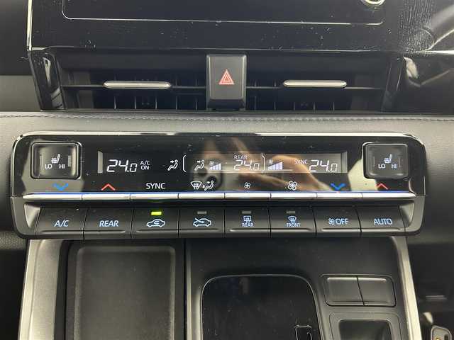 トヨタ ヴォクシー S－Z 道央・札幌 2022(令4)年 4万km アティチュードブラックマイカ ・４WD/・寒冷地仕様/・コネクティッドナビ対応８インチHDディスプレイオーディオ/　USB/BT/Miracast/AppleCarplay/AndroidAuto/・前後ドラレコ（NX-DR-W22 NEXTEC）/・ETC/・バックカメラ/・MTモード付AT/・レーダークルーズコントロール/・両側パワースライドドア/・横滑り防止装置/・前後コーナーセンサー/・レーンキープアシスト/・プリクラッシュセーフティ/・ブレーキホールド/・オートマチックハイビーム/・オートライト/・LEDヘッドライト/・車線逸脱警報/・薄暮灯/・プッシュスタート　/・スマートキー/・ステアリングスイッチ/・２列目サンシェード/・純正AW16インチ/・保証書付き/・取説付き