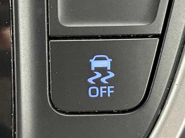 トヨタ ヴォクシー S－Z 道央・札幌 2022(令4)年 4万km アティチュードブラックマイカ ・４WD/・寒冷地仕様/・コネクティッドナビ対応８インチHDディスプレイオーディオ/　USB/BT/Miracast/AppleCarplay/AndroidAuto/・前後ドラレコ（NX-DR-W22 NEXTEC）/・ETC/・バックカメラ/・MTモード付AT/・レーダークルーズコントロール/・両側パワースライドドア/・横滑り防止装置/・前後コーナーセンサー/・レーンキープアシスト/・プリクラッシュセーフティ/・ブレーキホールド/・オートマチックハイビーム/・オートライト/・LEDヘッドライト/・車線逸脱警報/・薄暮灯/・プッシュスタート　/・スマートキー/・ステアリングスイッチ/・２列目サンシェード/・純正AW16インチ/・保証書付き/・取説付き