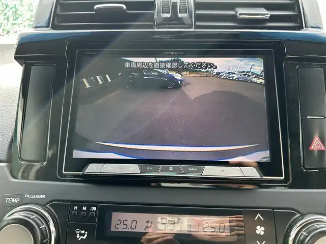 トヨタ ランドクルーザー プラド TX Lパッケージ・G－フロンティア 茨城県 2017(平29)年 7.2万km アティチュードブラックマイカ ワンオーナー/社外ナビ（Bluetooth接続/AM/FM/フルセグTV/CD・CDチェンジャー/SD/HDMI）/バックカメラ/ETC2.0/クルーズコントロール/前後コーナーセンサー/前方ドライブレコーダー/レザーシート/前方パワーシート/シートヒーター/純正18インチアルミホイール/DPF再生ボタン/IDLEUPボタン/横滑り防止装置/ダウンヒルアシストコントロール/盗難防止装置