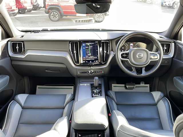 ボルボ ＸＣ６０ B6 AWD Rデザイン 山形県 2021(令3)年 2.4万km シルバー CitySafety/全車速追従機能付ACC/パイロットアシスト/ステアリングアシスト付BLIS/レーンチェンジマージエイド/レーンキーピングエイド/クロストラフィックアラート/ロードサインインフォメーション/フルアクティブハイビーム/ブレーキオートホールド機能/パークアシストパイロット/サンルーフ/ヘッドアップディスプレイ/パーフォレーテッドファインナッパレザー/8ウェイパワーシト(D/N)/電動ランバーサポート(D/N)/シートヒーター(全席)/harman/kardonプレミアムサウンド/純正HDDナビゲーション/(BT/USB/AppleCarPlay/Android Auto)/フルセグTV/ETC2.0/ステアリングヒーター/インテリアイルミネーション/パワーテールゲート/4ゾーンフルオートマチックエアコン/LEDフロントフォグライト/保証書