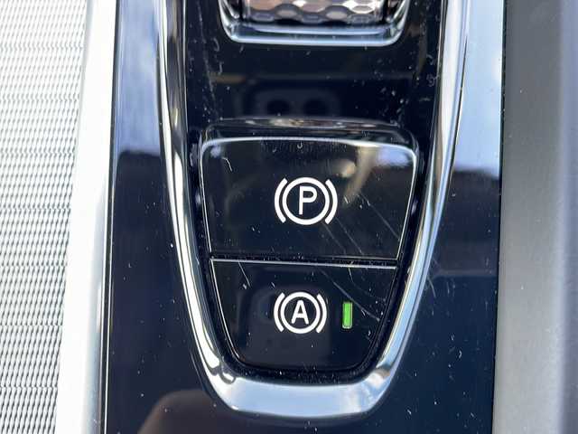 ボルボ ＸＣ６０ B6 AWD Rデザイン 山形県 2021(令3)年 2.4万km シルバー CitySafety/全車速追従機能付ACC/パイロットアシスト/ステアリングアシスト付BLIS/レーンチェンジマージエイド/レーンキーピングエイド/クロストラフィックアラート/ロードサインインフォメーション/フルアクティブハイビーム/ブレーキオートホールド機能/パークアシストパイロット/サンルーフ/ヘッドアップディスプレイ/パーフォレーテッドファインナッパレザー/8ウェイパワーシト(D/N)/電動ランバーサポート(D/N)/シートヒーター(全席)/harman/kardonプレミアムサウンド/純正HDDナビゲーション/(BT/USB/AppleCarPlay/Android Auto)/フルセグTV/ETC2.0/ステアリングヒーター/インテリアイルミネーション/パワーテールゲート/4ゾーンフルオートマチックエアコン/LEDフロントフォグライト/保証書
