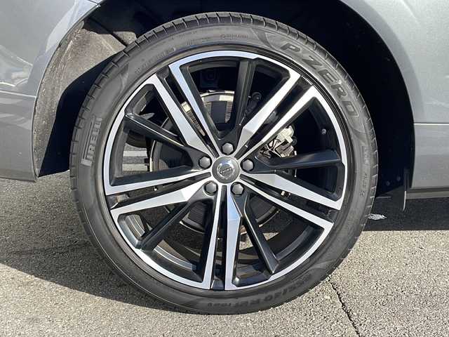 ボルボ ＸＣ６０ B6 AWD Rデザイン 山形県 2021(令3)年 2.4万km シルバー CitySafety/全車速追従機能付ACC/パイロットアシスト/ステアリングアシスト付BLIS/レーンチェンジマージエイド/レーンキーピングエイド/クロストラフィックアラート/ロードサインインフォメーション/フルアクティブハイビーム/ブレーキオートホールド機能/パークアシストパイロット/サンルーフ/ヘッドアップディスプレイ/パーフォレーテッドファインナッパレザー/8ウェイパワーシト(D/N)/電動ランバーサポート(D/N)/シートヒーター(全席)/harman/kardonプレミアムサウンド/純正HDDナビゲーション/(BT/USB/AppleCarPlay/Android Auto)/フルセグTV/ETC2.0/ステアリングヒーター/インテリアイルミネーション/パワーテールゲート/4ゾーンフルオートマチックエアコン/LEDフロントフォグライト/保証書