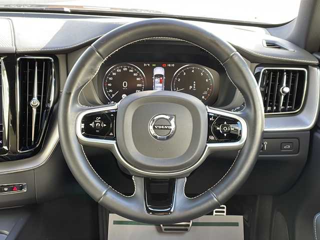 ボルボ ＸＣ６０ B6 AWD Rデザイン 山形県 2021(令3)年 2.4万km シルバー CitySafety/全車速追従機能付ACC/パイロットアシスト/ステアリングアシスト付BLIS/レーンチェンジマージエイド/レーンキーピングエイド/クロストラフィックアラート/ロードサインインフォメーション/フルアクティブハイビーム/ブレーキオートホールド機能/パークアシストパイロット/サンルーフ/ヘッドアップディスプレイ/パーフォレーテッドファインナッパレザー/8ウェイパワーシト(D/N)/電動ランバーサポート(D/N)/シートヒーター(全席)/harman/kardonプレミアムサウンド/純正HDDナビゲーション/(BT/USB/AppleCarPlay/Android Auto)/フルセグTV/ETC2.0/ステアリングヒーター/インテリアイルミネーション/パワーテールゲート/4ゾーンフルオートマチックエアコン/LEDフロントフォグライト/保証書
