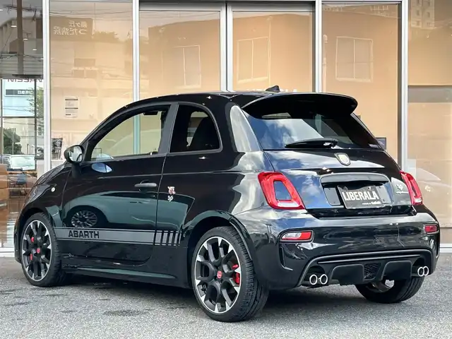アバルト ５９５ コンペティツィオーネ 福岡県 2021(令3)年 1.5万km 黒 茶／黒ハーフレザーシート　/純正ディスプレイオーディオ　/ＡｐｐｌｅＣａｒＰｌａｙ　/Ｂｌｕｅｔｏｏｔｈ　/オートエアコン　/ＵＳＢ　/前後ドライブレコーダー　/純正１７インチＡＷ