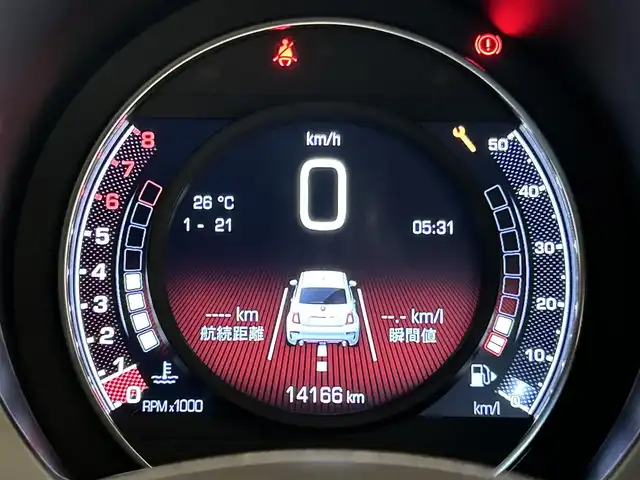 アバルト ５９５ コンペティツィオーネ 福岡県 2021(令3)年 1.5万km 黒 茶／黒ハーフレザーシート　/純正ディスプレイオーディオ　/ＡｐｐｌｅＣａｒＰｌａｙ　/Ｂｌｕｅｔｏｏｔｈ　/オートエアコン　/ＵＳＢ　/前後ドライブレコーダー　/純正１７インチＡＷ