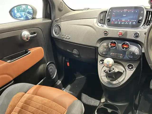 アバルト ５９５ コンペティツィオーネ 福岡県 2021(令3)年 1.5万km 黒 茶／黒ハーフレザーシート　/純正ディスプレイオーディオ　/ＡｐｐｌｅＣａｒＰｌａｙ　/Ｂｌｕｅｔｏｏｔｈ　/オートエアコン　/ＵＳＢ　/前後ドライブレコーダー　/純正１７インチＡＷ