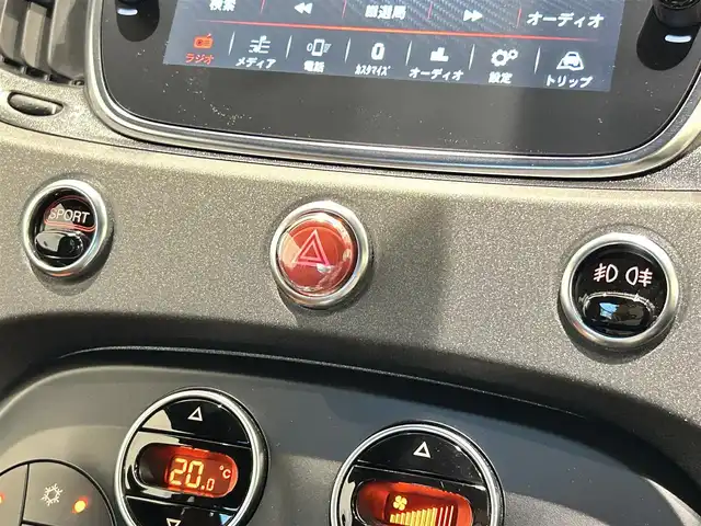 アバルト ５９５ コンペティツィオーネ 福岡県 2021(令3)年 1.5万km 黒 茶／黒ハーフレザーシート　/純正ディスプレイオーディオ　/ＡｐｐｌｅＣａｒＰｌａｙ　/Ｂｌｕｅｔｏｏｔｈ　/オートエアコン　/ＵＳＢ　/前後ドライブレコーダー　/純正１７インチＡＷ
