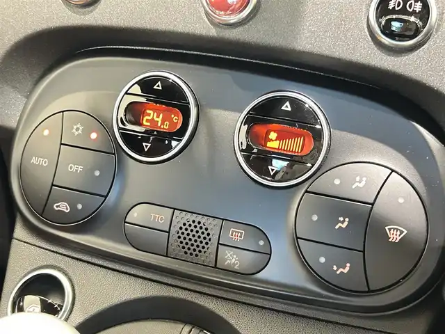アバルト ５９５ コンペティツィオーネ 福岡県 2021(令3)年 1.5万km 黒 茶／黒ハーフレザーシート　/純正ディスプレイオーディオ　/ＡｐｐｌｅＣａｒＰｌａｙ　/Ｂｌｕｅｔｏｏｔｈ　/オートエアコン　/ＵＳＢ　/前後ドライブレコーダー　/純正１７インチＡＷ