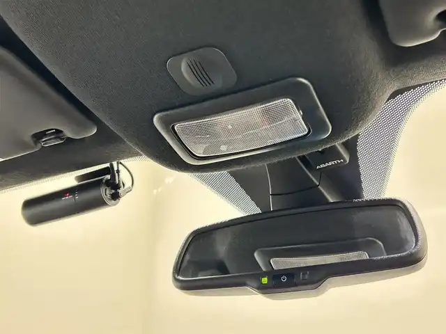 アバルト ５９５ コンペティツィオーネ 福岡県 2021(令3)年 1.5万km 黒 茶／黒ハーフレザーシート　/純正ディスプレイオーディオ　/ＡｐｐｌｅＣａｒＰｌａｙ　/Ｂｌｕｅｔｏｏｔｈ　/オートエアコン　/ＵＳＢ　/前後ドライブレコーダー　/純正１７インチＡＷ