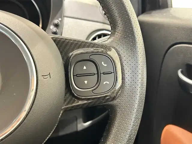 アバルト ５９５ コンペティツィオーネ 福岡県 2021(令3)年 1.5万km 黒 茶／黒ハーフレザーシート　/純正ディスプレイオーディオ　/ＡｐｐｌｅＣａｒＰｌａｙ　/Ｂｌｕｅｔｏｏｔｈ　/オートエアコン　/ＵＳＢ　/前後ドライブレコーダー　/純正１７インチＡＷ