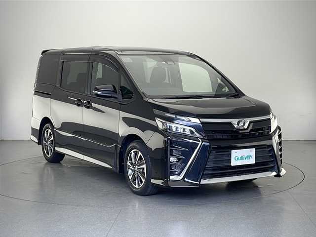 トヨタ ヴォクシー ZS 煌 長野県 2018(平30)年 3.8万km ブラック 社外メモリナビ（型番：NRーMZ25）/（FM＆AM＆Bluetooth＆SD）/バックカメラ/トヨタセーフティセンス/・クルーズコントロール（追従なし）/・レーンキープアシスト/・衝突被害軽減システム/LEDヘッドライト/LEDフォグランプ/オートライト/ドアバイザー/片側パワースライドドア/16インチ純正アルミホイール/社外フロアマット/ETC/スマートキー/スペアキー（１本）/保証書/取扱説明書