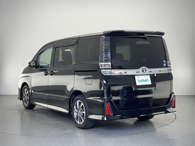 トヨタ ヴォクシー ZS 煌 長野県 2018(平30)年 3.8万km ブラック 社外メモリナビ（型番：NRーMZ25）/（FM＆AM＆Bluetooth＆SD）/バックカメラ/トヨタセーフティセンス/・クルーズコントロール（追従なし）/・レーンキープアシスト/・衝突被害軽減システム/LEDヘッドライト/LEDフォグランプ/オートライト/ドアバイザー/片側パワースライドドア/16インチ純正アルミホイール/社外フロアマット/ETC/スマートキー/スペアキー（１本）/保証書/取扱説明書