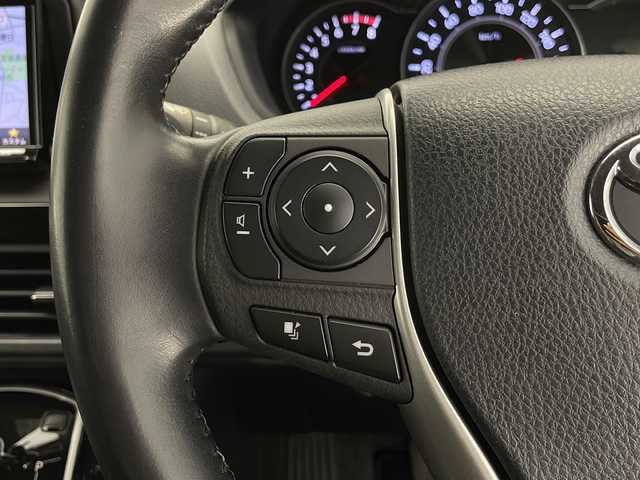 トヨタ ヴォクシー ZS 煌 長野県 2018(平30)年 3.8万km ブラック 社外メモリナビ（型番：NRーMZ25）/（FM＆AM＆Bluetooth＆SD）/バックカメラ/トヨタセーフティセンス/・クルーズコントロール（追従なし）/・レーンキープアシスト/・衝突被害軽減システム/LEDヘッドライト/LEDフォグランプ/オートライト/ドアバイザー/片側パワースライドドア/16インチ純正アルミホイール/社外フロアマット/ETC/スマートキー/スペアキー（１本）/保証書/取扱説明書