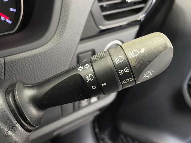 トヨタ ヴォクシー ZS 煌 長野県 2018(平30)年 3.8万km ブラック 社外メモリナビ（型番：NRーMZ25）/（FM＆AM＆Bluetooth＆SD）/バックカメラ/トヨタセーフティセンス/・クルーズコントロール（追従なし）/・レーンキープアシスト/・衝突被害軽減システム/LEDヘッドライト/LEDフォグランプ/オートライト/ドアバイザー/片側パワースライドドア/16インチ純正アルミホイール/社外フロアマット/ETC/スマートキー/スペアキー（１本）/保証書/取扱説明書