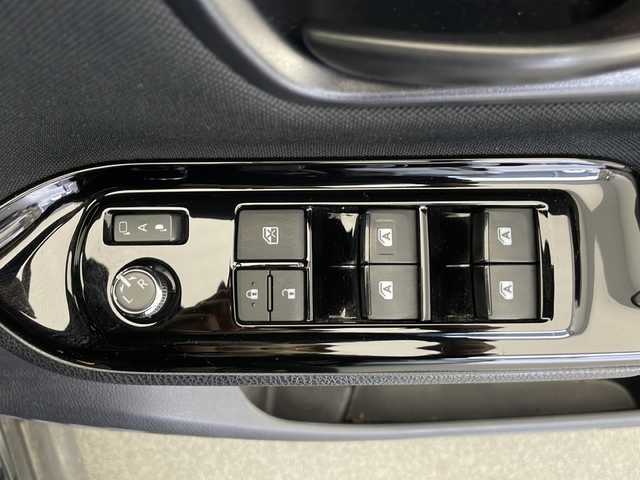 トヨタ ヴォクシー ZS 煌 長野県 2018(平30)年 3.8万km ブラック 社外メモリナビ（型番：NRーMZ25）/（FM＆AM＆Bluetooth＆SD）/バックカメラ/トヨタセーフティセンス/・クルーズコントロール（追従なし）/・レーンキープアシスト/・衝突被害軽減システム/LEDヘッドライト/LEDフォグランプ/オートライト/ドアバイザー/片側パワースライドドア/16インチ純正アルミホイール/社外フロアマット/ETC/スマートキー/スペアキー（１本）/保証書/取扱説明書