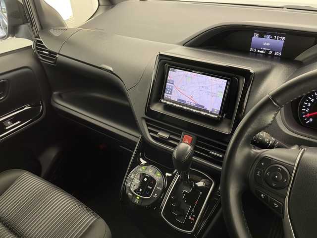 トヨタ ヴォクシー ZS 煌 長野県 2018(平30)年 3.8万km ブラック 社外メモリナビ（型番：NRーMZ25）/（FM＆AM＆Bluetooth＆SD）/バックカメラ/トヨタセーフティセンス/・クルーズコントロール（追従なし）/・レーンキープアシスト/・衝突被害軽減システム/LEDヘッドライト/LEDフォグランプ/オートライト/ドアバイザー/片側パワースライドドア/16インチ純正アルミホイール/社外フロアマット/ETC/スマートキー/スペアキー（１本）/保証書/取扱説明書
