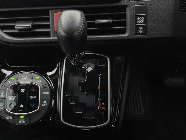トヨタ ヴォクシー ZS 煌 長野県 2018(平30)年 3.8万km ブラック 社外メモリナビ（型番：NRーMZ25）/（FM＆AM＆Bluetooth＆SD）/バックカメラ/トヨタセーフティセンス/・クルーズコントロール（追従なし）/・レーンキープアシスト/・衝突被害軽減システム/LEDヘッドライト/LEDフォグランプ/オートライト/ドアバイザー/片側パワースライドドア/16インチ純正アルミホイール/社外フロアマット/ETC/スマートキー/スペアキー（１本）/保証書/取扱説明書