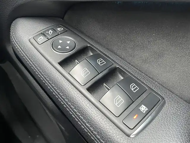メルセデス・ベンツ Ｅ２５０ アバンギャルド 栃木県 2013(平25)年 6.9万km 白 シートヒーター /レーダーセーフティパッケージ /純正ナビ /フルセグTV/Bluetooth AM FM /バックカメラ /ディストロニックプラス /ハーフレザー /純正18インチAW /LED /キーレスゴー /パワーシート /ETC /前後ドライブレコーダー /保証書 /取扱説明書