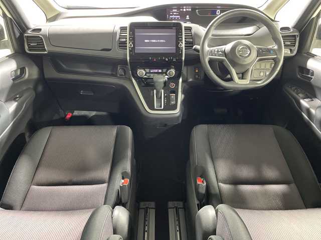日産 セレナ ハイウェイスターVセレクションⅡ 神奈川県 2018(平30)年 3.6万km ブリリアントホワイトパール 純正9型SDナビゲーション【MM518D-L】/純正フリップダウンモニター/フルセグ　CD DVDブルーレイ　Bluetooth SD　AUX/インテリジェントアラウンドビューモニター/インテリジェントルームミラー/インテリジェントパーキングアシスト/両側電動スライドドア【サンシェード】/セーフティパックB【メーカーオプション】/プロパイロット/インテリジェントエマージェンシーブレーキ/LDW車線逸脱警報/レーダークルーズコントロール/車線逸脱防止支援システム/標識認識機能/ふらつき警報/ハイビームアシスト/フロントバックソナー/電動パーキングブレーキ/オートブレーキホールド/ヒーター付ドアミラー/革巻きステアリング【スイッチ】/2列目3列目パーソナルテーブル/USB電源ソケット/ビルトインETC2.0/アイドリングストップ/社外前方ドライブレコーダー/プッシュスタート/インテリジェントキー/純正サイド/リアスポイラー/LEDヘッドランプ/オートライト/フロントフォグランプ/純正16インチアルミホイール