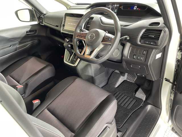 日産 セレナ ハイウェイスターVセレクションⅡ 神奈川県 2018(平30)年 3.6万km ブリリアントホワイトパール 純正9型SDナビゲーション【MM518D-L】/純正フリップダウンモニター/フルセグ　CD DVDブルーレイ　Bluetooth SD　AUX/インテリジェントアラウンドビューモニター/インテリジェントルームミラー/インテリジェントパーキングアシスト/両側電動スライドドア【サンシェード】/セーフティパックB【メーカーオプション】/プロパイロット/インテリジェントエマージェンシーブレーキ/LDW車線逸脱警報/レーダークルーズコントロール/車線逸脱防止支援システム/標識認識機能/ふらつき警報/ハイビームアシスト/フロントバックソナー/電動パーキングブレーキ/オートブレーキホールド/ヒーター付ドアミラー/革巻きステアリング【スイッチ】/2列目3列目パーソナルテーブル/USB電源ソケット/ビルトインETC2.0/アイドリングストップ/社外前方ドライブレコーダー/プッシュスタート/インテリジェントキー/純正サイド/リアスポイラー/LEDヘッドランプ/オートライト/フロントフォグランプ/純正16インチアルミホイール