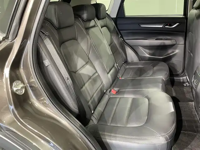 マツダ ＣＸ－５ XD Lパッケージ 愛知県 2017(平29)年 5.5万km チタニウムフラッシュマイカ 純正８インチナビ　/（FM/AM/Bluetooth/USB/CD・DVD再生/AUX/フルセグTV/スマホ連携）/ＢＯＳＥサウンド　/電動バックドア　/衝突軽減ブレーキ　/レーダークルーズコントロール　/レーンキープアシスト/ＥＴＣ　/シートヒーター　/ステアリングヒーター　/D席メモリ機能付パワーシート　/ドライブレコーダー　/バック・サイドカメラ/ブラインドスポットモニター/ＬＥＤヘッドライト/LEDフォグランプ/コーナーセンサー/アイドリングストップ/電動パーキングブレーキ/純正フロアマット
