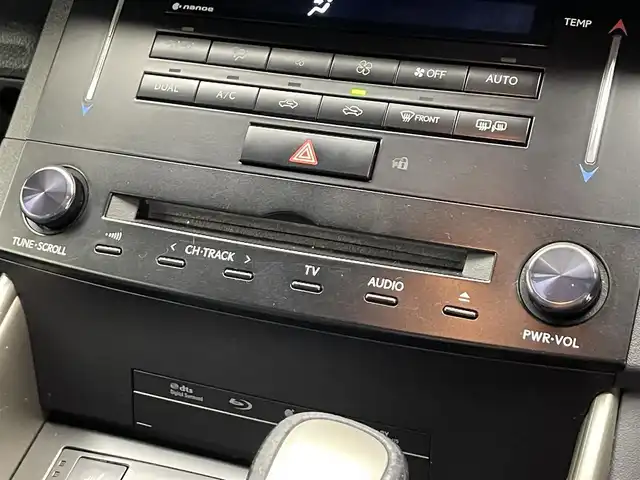 レクサス ＩＳ 300h Fスポーツ 滋賀県 2013(平25)年 6.5万km ホワイトノーヴァガラスフレーク レザーシート/バックカメラ/TRDエアロ/LEDヘッドライト/コーナーセンサー/ドラレコ/クルーズコントロール/パワーシート/シートヒーター/ベンチレーション/純正ナビ/Bluetooth/純正18インチAW