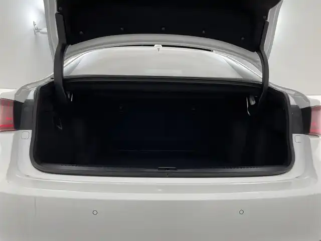 レクサス ＩＳ 300h Fスポーツ 滋賀県 2013(平25)年 6.5万km ホワイトノーヴァガラスフレーク レザーシート/バックカメラ/TRDエアロ/LEDヘッドライト/コーナーセンサー/ドラレコ/クルーズコントロール/パワーシート/シートヒーター/ベンチレーション/純正ナビ/Bluetooth/純正18インチAW