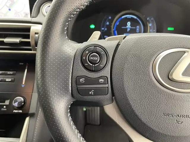 レクサス ＩＳ 300h Fスポーツ 滋賀県 2013(平25)年 6.5万km ホワイトノーヴァガラスフレーク レザーシート/バックカメラ/TRDエアロ/LEDヘッドライト/コーナーセンサー/ドラレコ/クルーズコントロール/パワーシート/シートヒーター/ベンチレーション/純正ナビ/Bluetooth/純正18インチAW