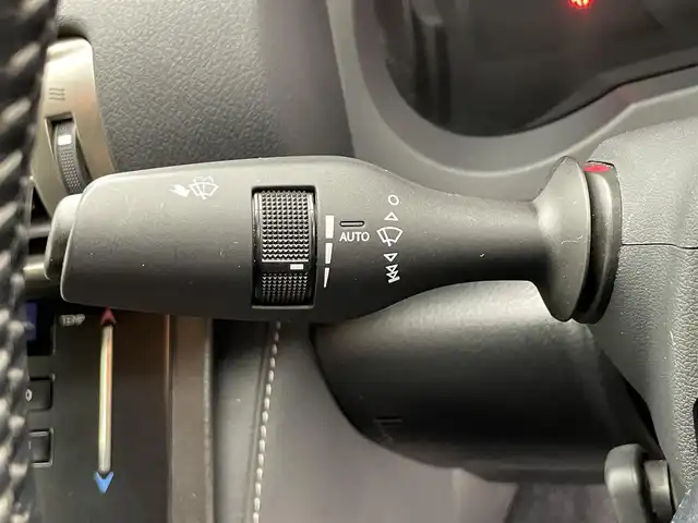 レクサス ＩＳ 300h Fスポーツ 滋賀県 2013(平25)年 6.5万km ホワイトノーヴァガラスフレーク レザーシート/バックカメラ/TRDエアロ/LEDヘッドライト/コーナーセンサー/ドラレコ/クルーズコントロール/パワーシート/シートヒーター/ベンチレーション/純正ナビ/Bluetooth/純正18インチAW