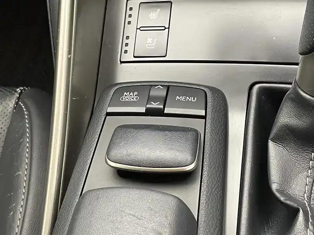 レクサス ＩＳ 300h Fスポーツ 滋賀県 2013(平25)年 6.5万km ホワイトノーヴァガラスフレーク レザーシート/バックカメラ/TRDエアロ/LEDヘッドライト/コーナーセンサー/ドラレコ/クルーズコントロール/パワーシート/シートヒーター/ベンチレーション/純正ナビ/Bluetooth/純正18インチAW