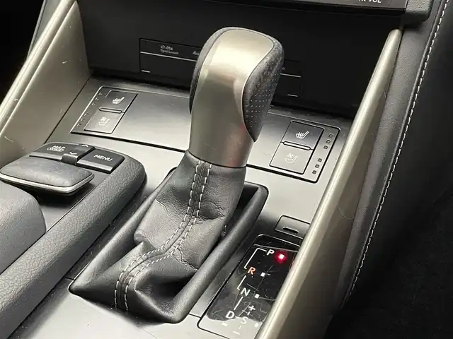 レクサス ＩＳ 300h Fスポーツ 滋賀県 2013(平25)年 6.5万km ホワイトノーヴァガラスフレーク レザーシート/バックカメラ/TRDエアロ/LEDヘッドライト/コーナーセンサー/ドラレコ/クルーズコントロール/パワーシート/シートヒーター/ベンチレーション/純正ナビ/Bluetooth/純正18インチAW