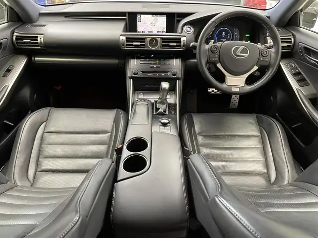 レクサス ＩＳ 300h Fスポーツ 滋賀県 2013(平25)年 6.5万km ホワイトノーヴァガラスフレーク レザーシート/バックカメラ/TRDエアロ/LEDヘッドライト/コーナーセンサー/ドラレコ/クルーズコントロール/パワーシート/シートヒーター/ベンチレーション/純正ナビ/Bluetooth/純正18インチAW