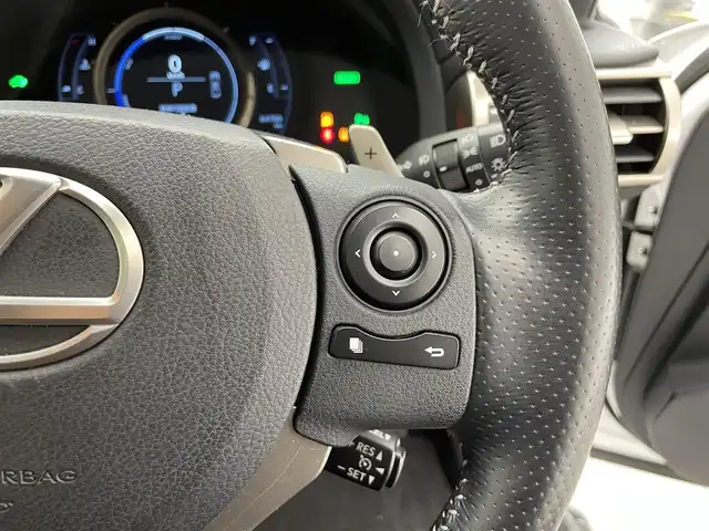 レクサス ＩＳ 300h Fスポーツ 滋賀県 2013(平25)年 6.5万km ホワイトノーヴァガラスフレーク レザーシート/バックカメラ/TRDエアロ/LEDヘッドライト/コーナーセンサー/ドラレコ/クルーズコントロール/パワーシート/シートヒーター/ベンチレーション/純正ナビ/Bluetooth/純正18インチAW