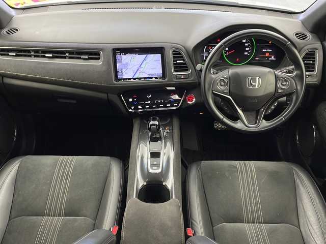 ホンダ ヴェゼル ハイブリッド RS ホンダセンシング 大阪府 2018(平30)年 2.3万km プラチナホワイトパール 純正8インチインターナビ/【フルセグTV/Bluetooth/FM/AM/CD/DVD】/ホンダセンシング/衝突軽減ブレーキ/誤発進抑制装置/車線維持支援システム/アダクティブクルーズコントロール/バックカメラ/ビルトインETC/ハーフレザーシート/D/N席シートヒーター/純正18インチアルミホイール/スマートキー/スペアキー1本/取扱説明書