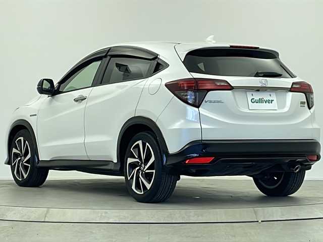 ホンダ ヴェゼル ハイブリッド RS ホンダセンシング 大阪府 2018(平30)年 2.3万km プラチナホワイトパール 純正8インチインターナビ/【フルセグTV/Bluetooth/FM/AM/CD/DVD】/ホンダセンシング/衝突軽減ブレーキ/誤発進抑制装置/車線維持支援システム/アダクティブクルーズコントロール/バックカメラ/ビルトインETC/ハーフレザーシート/D/N席シートヒーター/純正18インチアルミホイール/スマートキー/スペアキー1本/取扱説明書