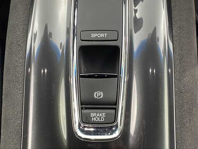 ホンダ ヴェゼル ハイブリッド RS ホンダセンシング 大阪府 2018(平30)年 2.3万km プラチナホワイトパール 純正8インチインターナビ/【フルセグTV/Bluetooth/FM/AM/CD/DVD】/ホンダセンシング/衝突軽減ブレーキ/誤発進抑制装置/車線維持支援システム/アダクティブクルーズコントロール/バックカメラ/ビルトインETC/ハーフレザーシート/D/N席シートヒーター/純正18インチアルミホイール/スマートキー/スペアキー1本/取扱説明書